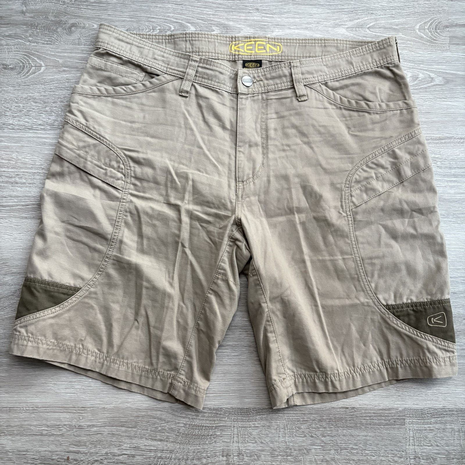 KEEN KEEN Men's Hiking Shorts 40 Khaki Utility Pockets Outdoor Size US 40 / EU 56 - 1 Thumbnail