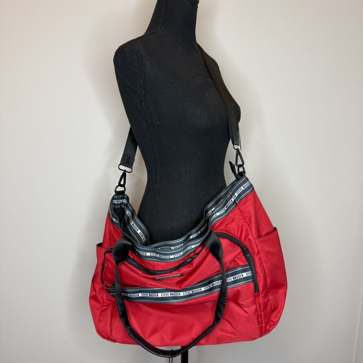 Steve Madden Steve Madden Red Handbag with Black Logo Plate Size ONE SIZE - 9 Thumbnail
