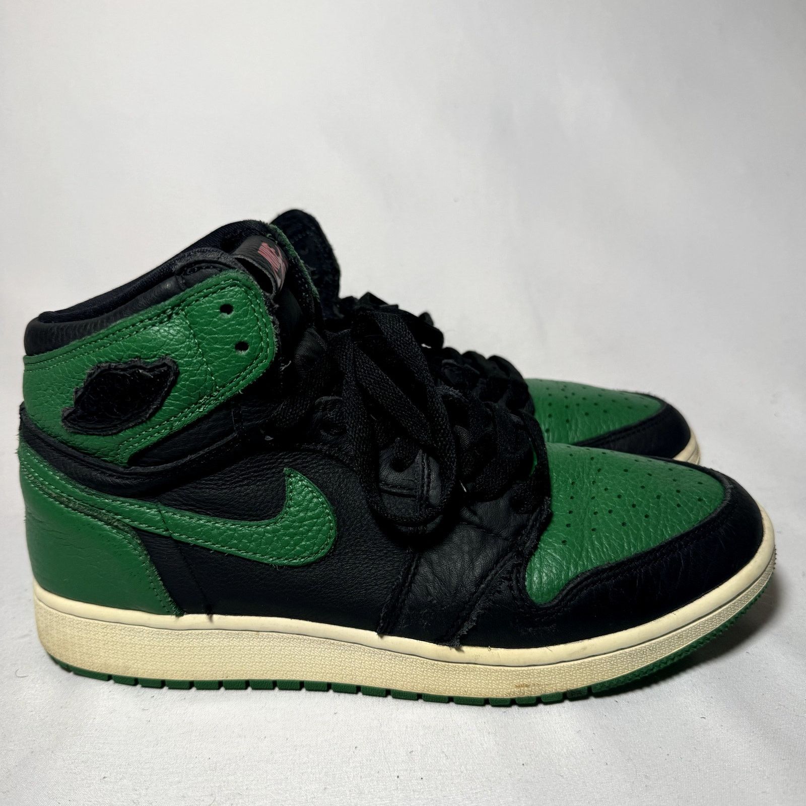 Jordan Brand × Nike Size 7 - Nike Air Jordan 1 Retro High OG GS Pine Green 2.0 Size US 7 / EU 40 - 1 Thumbnail