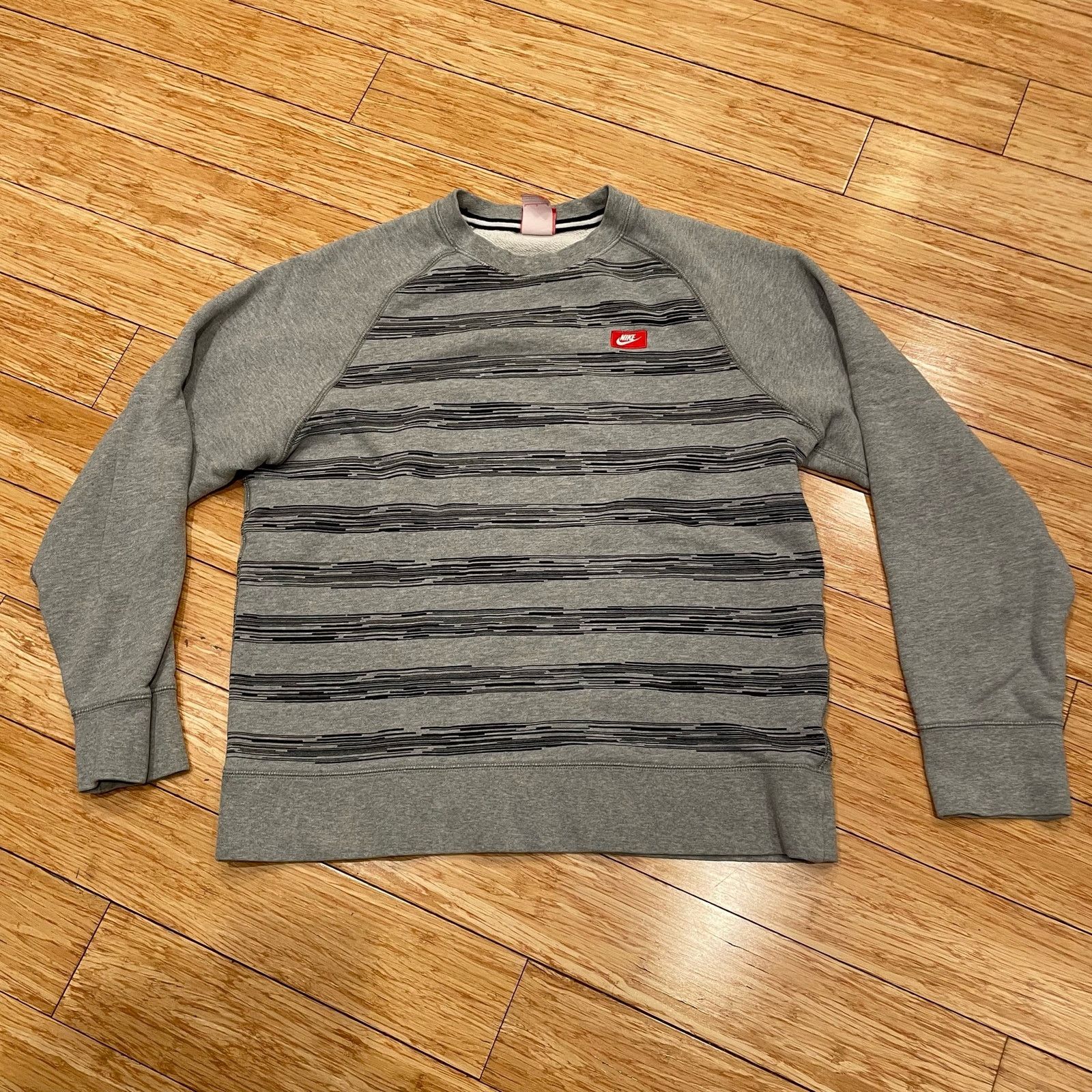 Nike Nike Striped Crewneck Sweatshirt Medium streetwear pullover Size US L / EU 52-54 / 3 - 1 Thumbnail