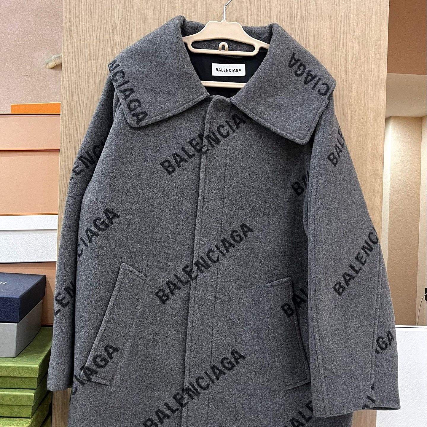 Balenciaga Balenciaga All Over Logo Cashmere Coat Size 32 Size XXS / US 00 / IT 34 - 1 Thumbnail