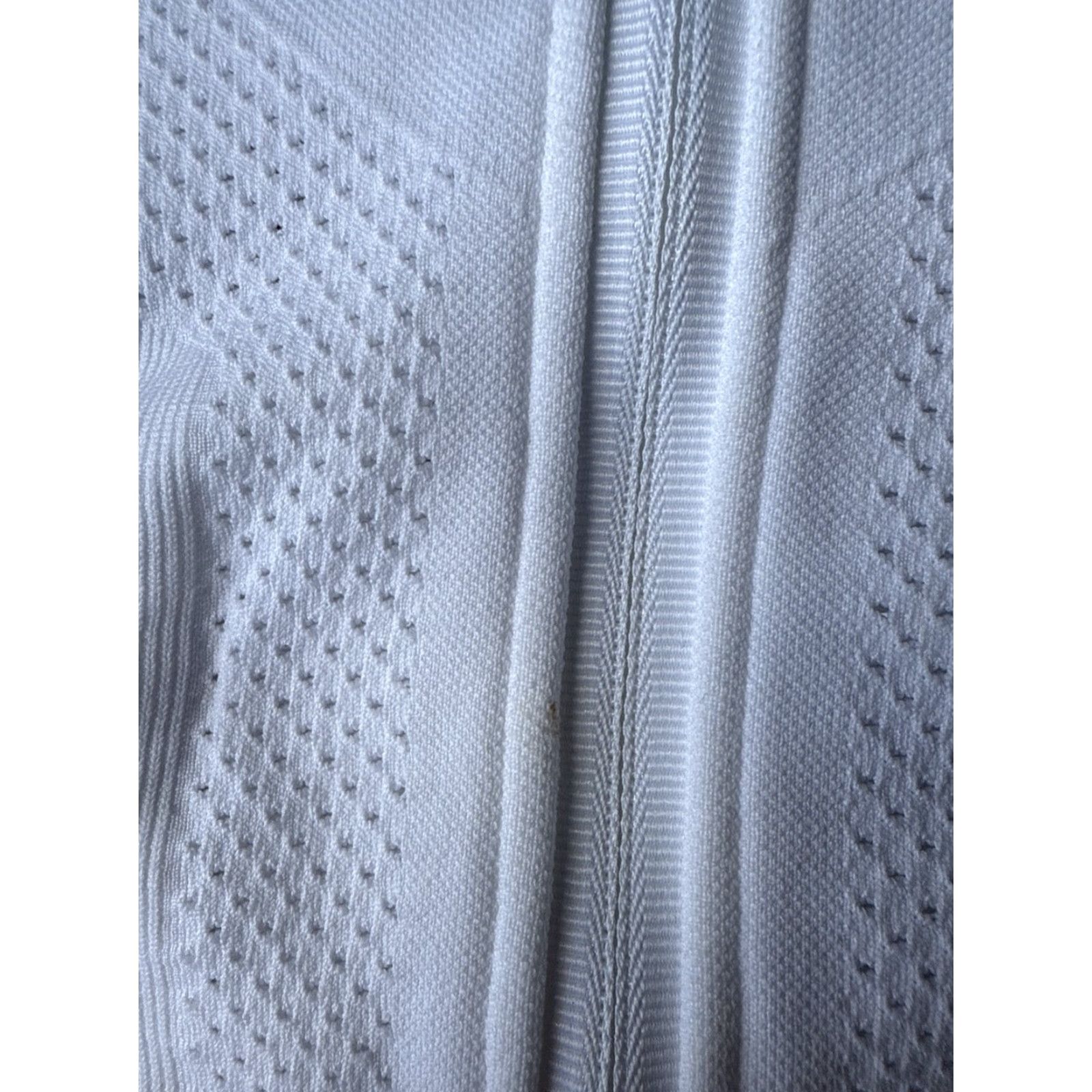 Lululemon Lululemon Ventilate Full Zip Hooded Jacket Women's Size 4 White Athletic Yoga Size S / US 4 / IT 40 - 5 Thumbnail