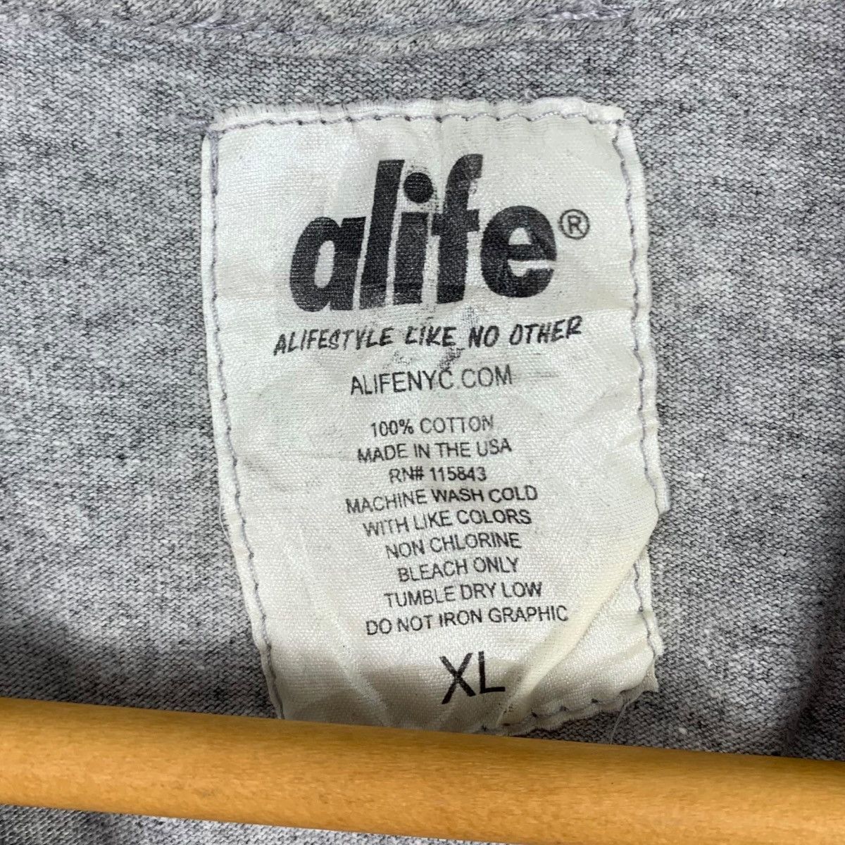 Other Vintage ALIFE Streetwear Big Brand Print Grey Oversize Shirt Size US XL / EU 56 / 4 - 4 Thumbnail