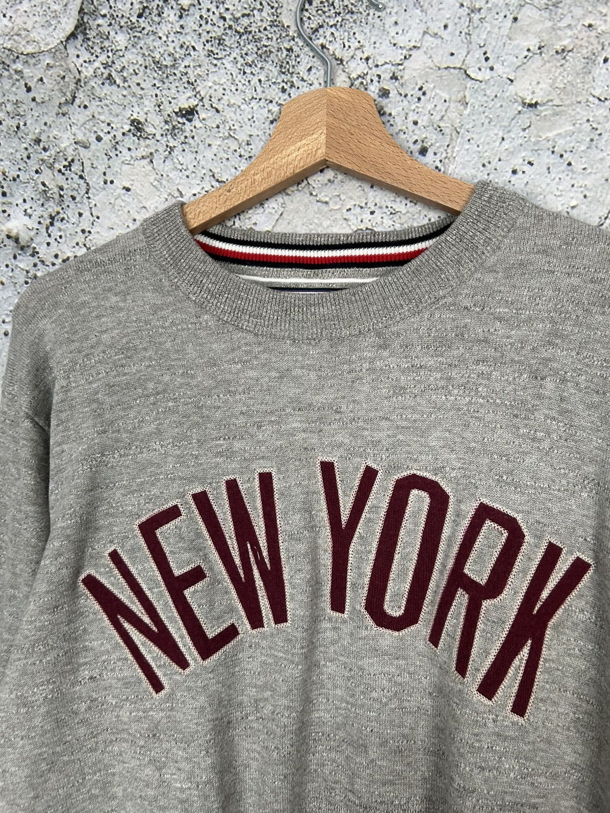 Tommy Hilfiger Tommy Hilfiger Grey Spellout Sweater Streetwear Size US XL / EU 56 / 4 - 3 Thumbnail