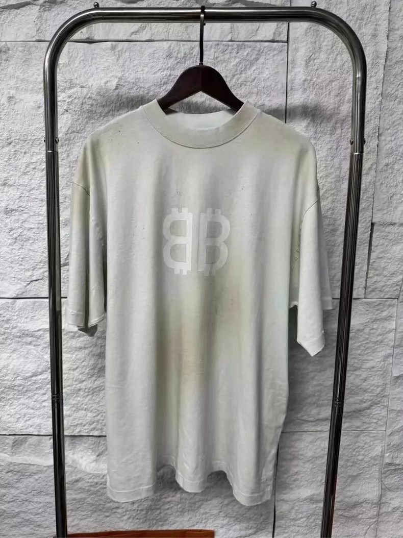 Balenciaga Balenciaga 24 New Bitcoin Short Sleeves Size US L / EU 52-54 / 3 - 1 Thumbnail