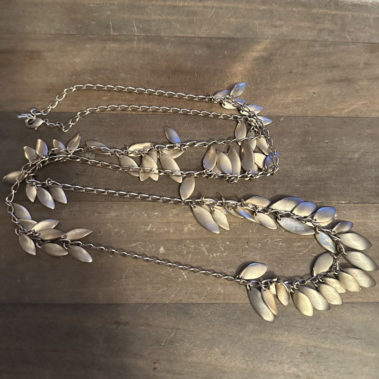 Other Long gold tone dangling leaves necklace Size ONE SIZE - 2 Thumbnail