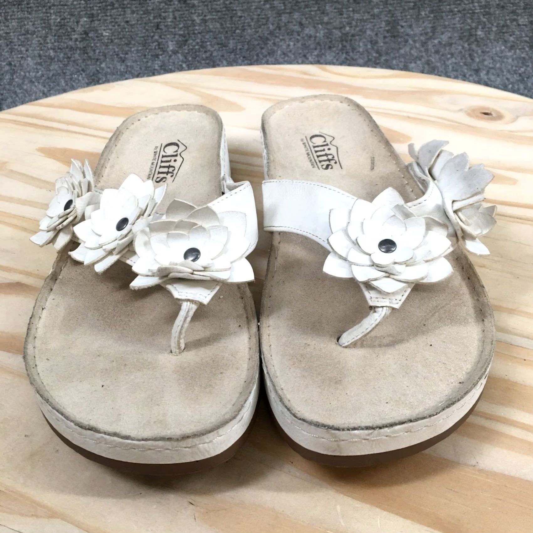 Vintage Cliffs by White Mountain Sandals Womens 7.5 M Hot Spot White Faux Leather Wedge Sandal Size US 8 / IT 38 - 7 Thumbnail