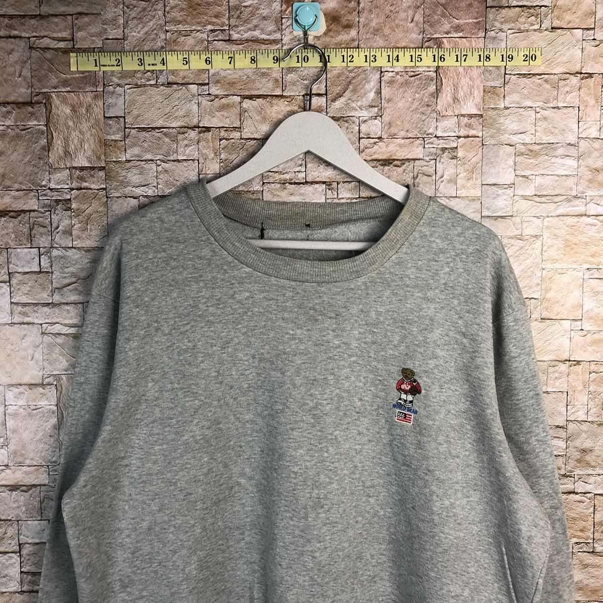 Japanese Brand × Vintage World Bear Grey vintage Sweatshirt #A171 Size US L / EU 52-54 / 3 - 5 Thumbnail