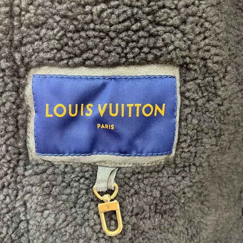 Louis Vuitton Louis Vuitton Old print embossed fur jacket Size US L / EU 52-54 / 3 - 3 Thumbnail