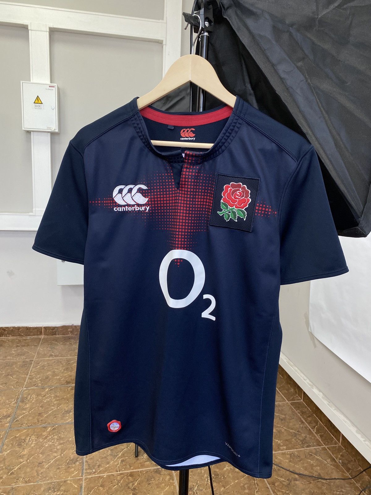 Canterbury of New Zealand 🏴󠁧󠁢󠁥󠁮󠁧󠁿 England National Rugby Team Canterbury O2 Jersey t-shirt Size US M / EU 48-50 / 2 - 1 Thumbnail