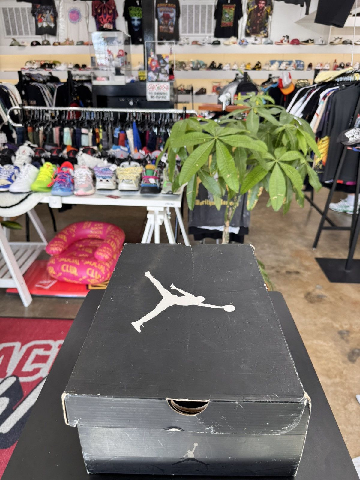 Jordan Brand Air Jordan 11 Low Infrared Size 11.5 (2014) Size US 11.5 / EU 44-45 - 14 Thumbnail