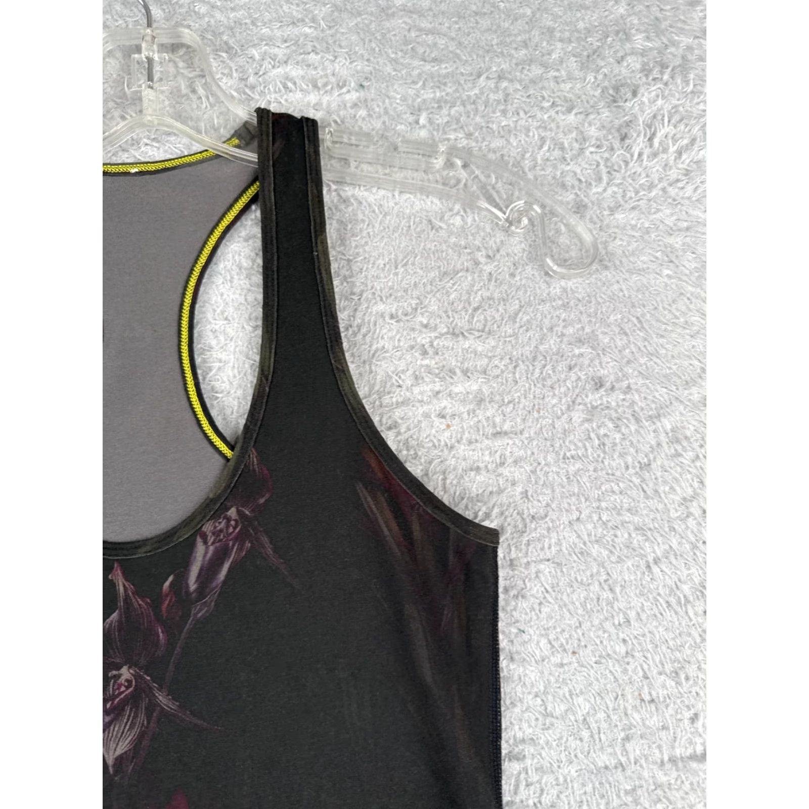 Lululemon Lululemon Shirt Women 6 Black Floral Racerback Gym Yoga Casual Sleeveless Tank Sportswear Women Size M / US 6-8 / IT 42-44 - 2 Thumbnail