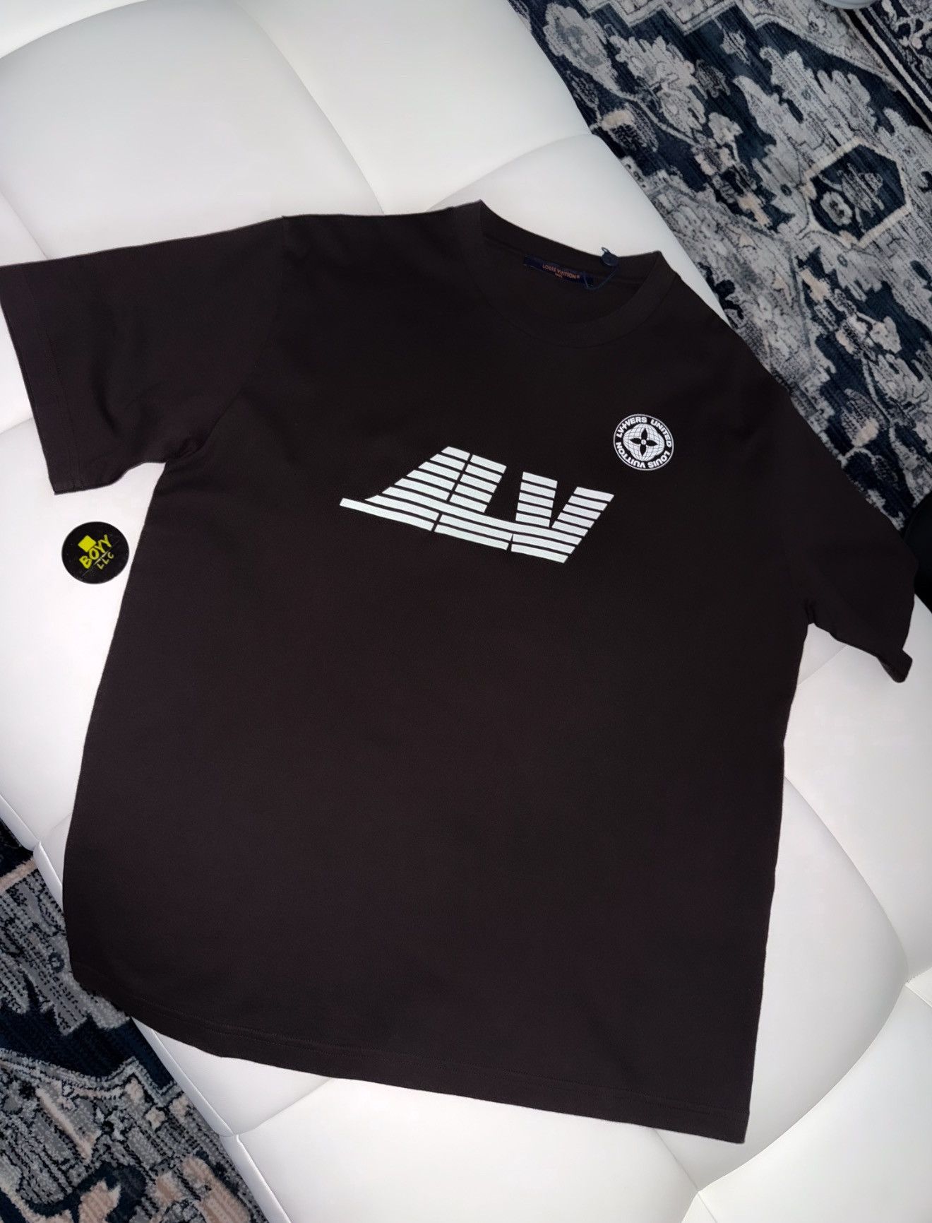Louis Vuitton Louis Vuitton logo t shirt Size US M / EU 48-50 / 2 - 1 Thumbnail