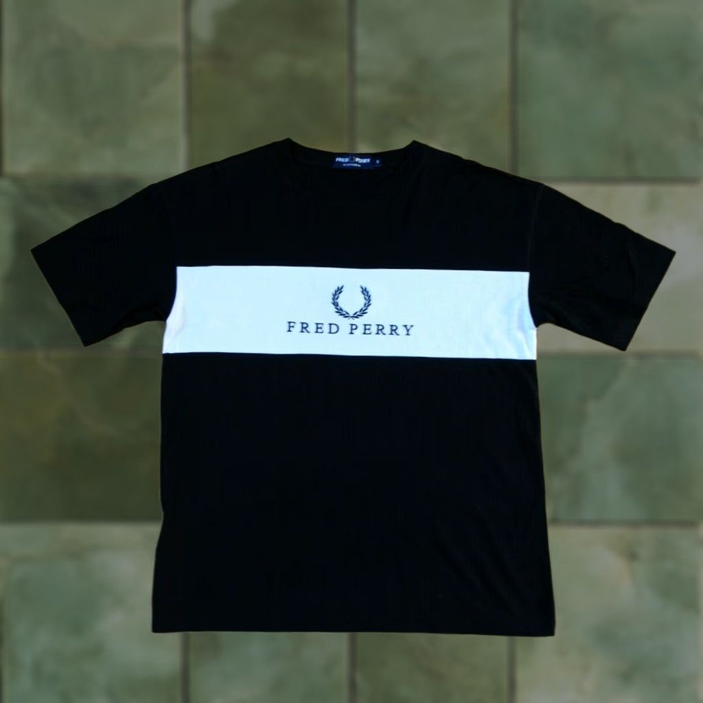 Fred Perry WOMENS FRED PERRY SHORT SLEEVE T-SHIRT BLACK COLOR BIG LOGO SIZE UK 8 ORIGINAL Size M / US 6-8 / IT 42-44 - 1 Thumbnail