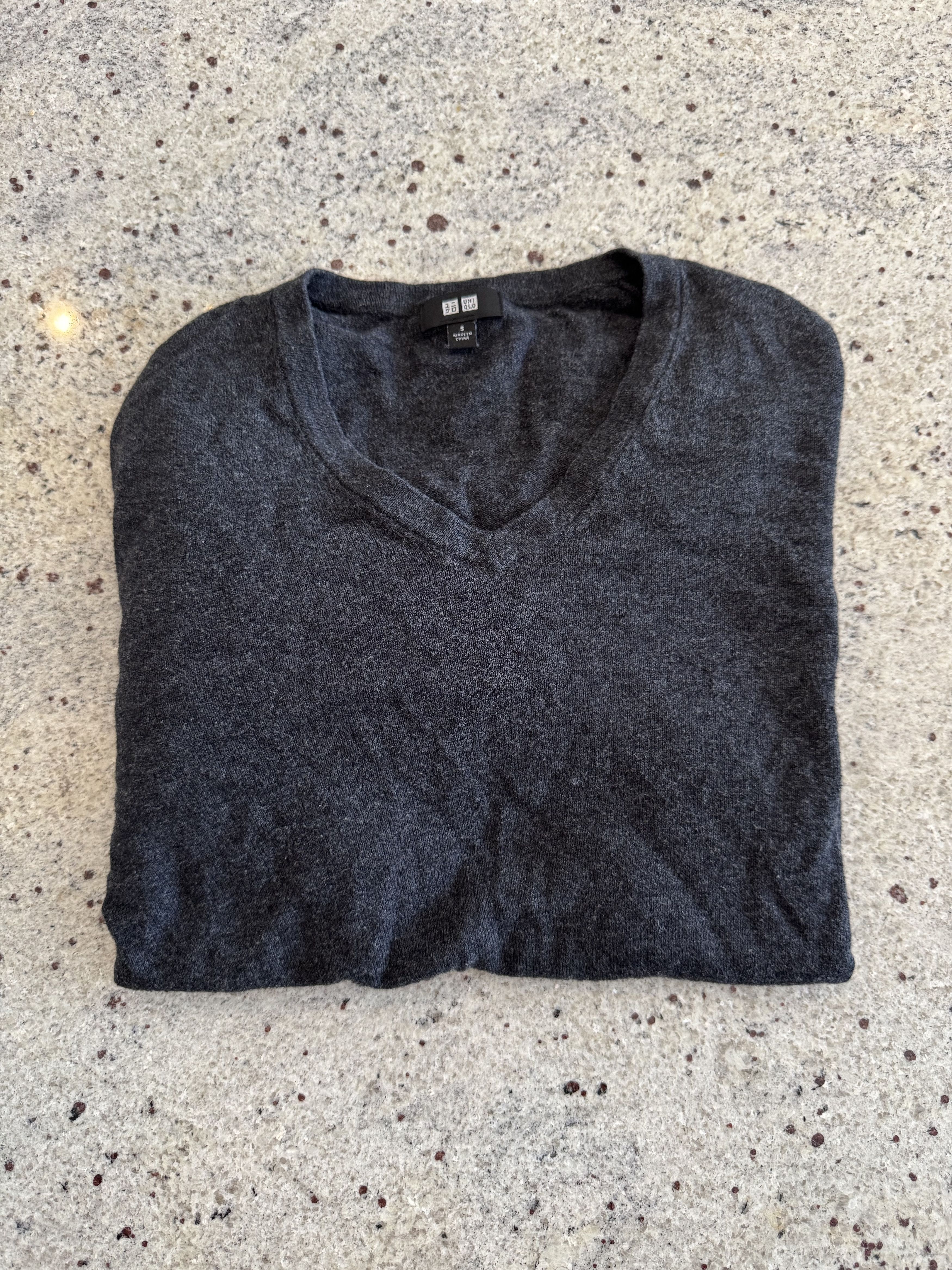 Uniqlo Uniqlo Charcoal Long Sleeve Sweater Size US S / EU 44-46 / 1 - 1 Preview