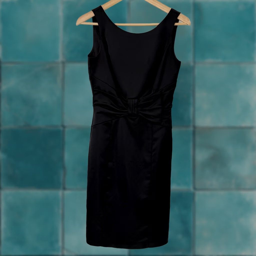 White House Black Market VINTAGE? No. White House Black Market Black Sleeveless Sheath Dress Bow Detail Size 0 Size XS / US 0-2 / IT 36-38 - 1 Thumbnail