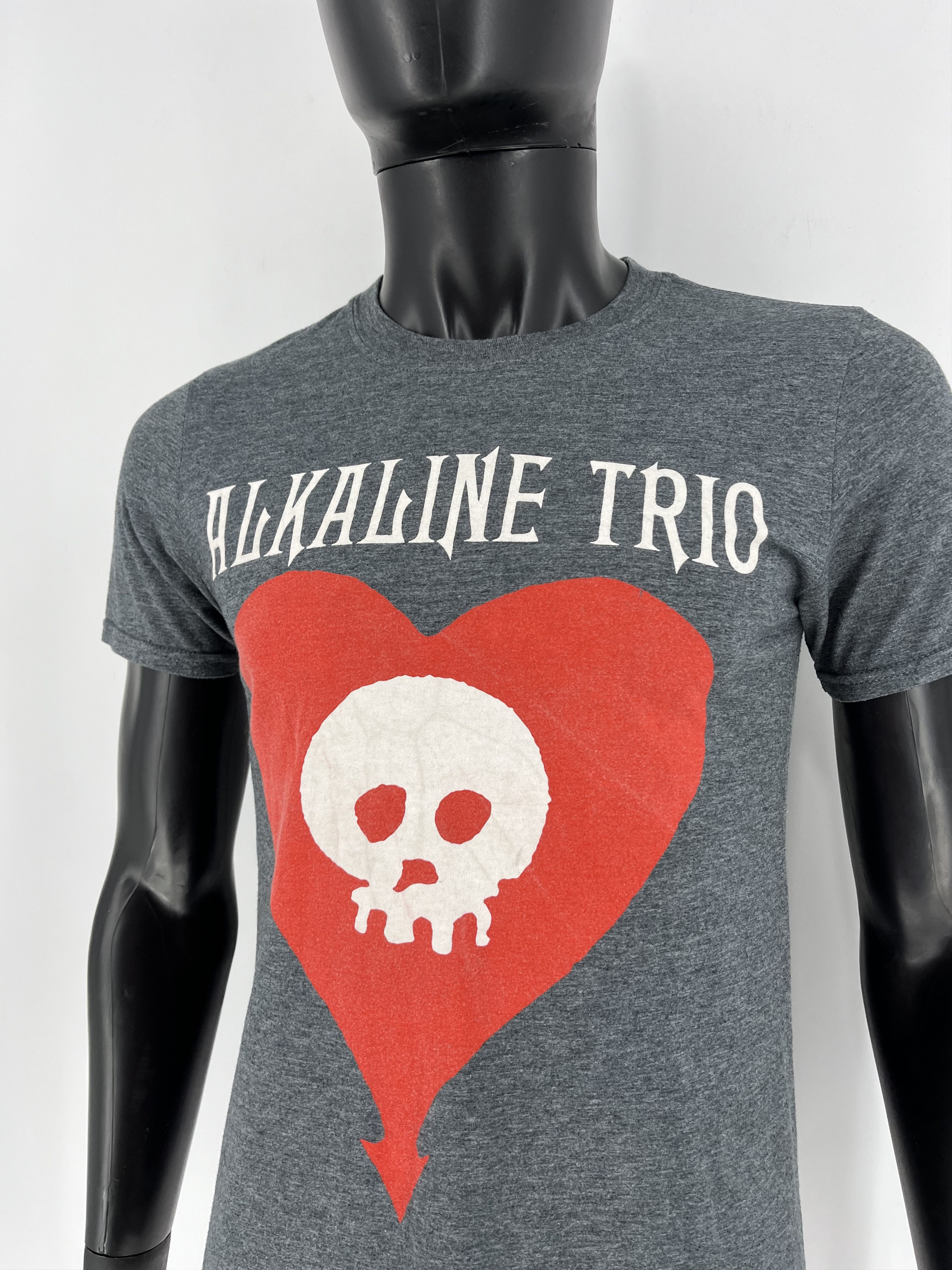 Band Tees × Vintage Vintage Alkaline Trio Classic Heartskull Tee Punk Rock Band Size US S / EU 44-46 / 1 - 8 Thumbnail