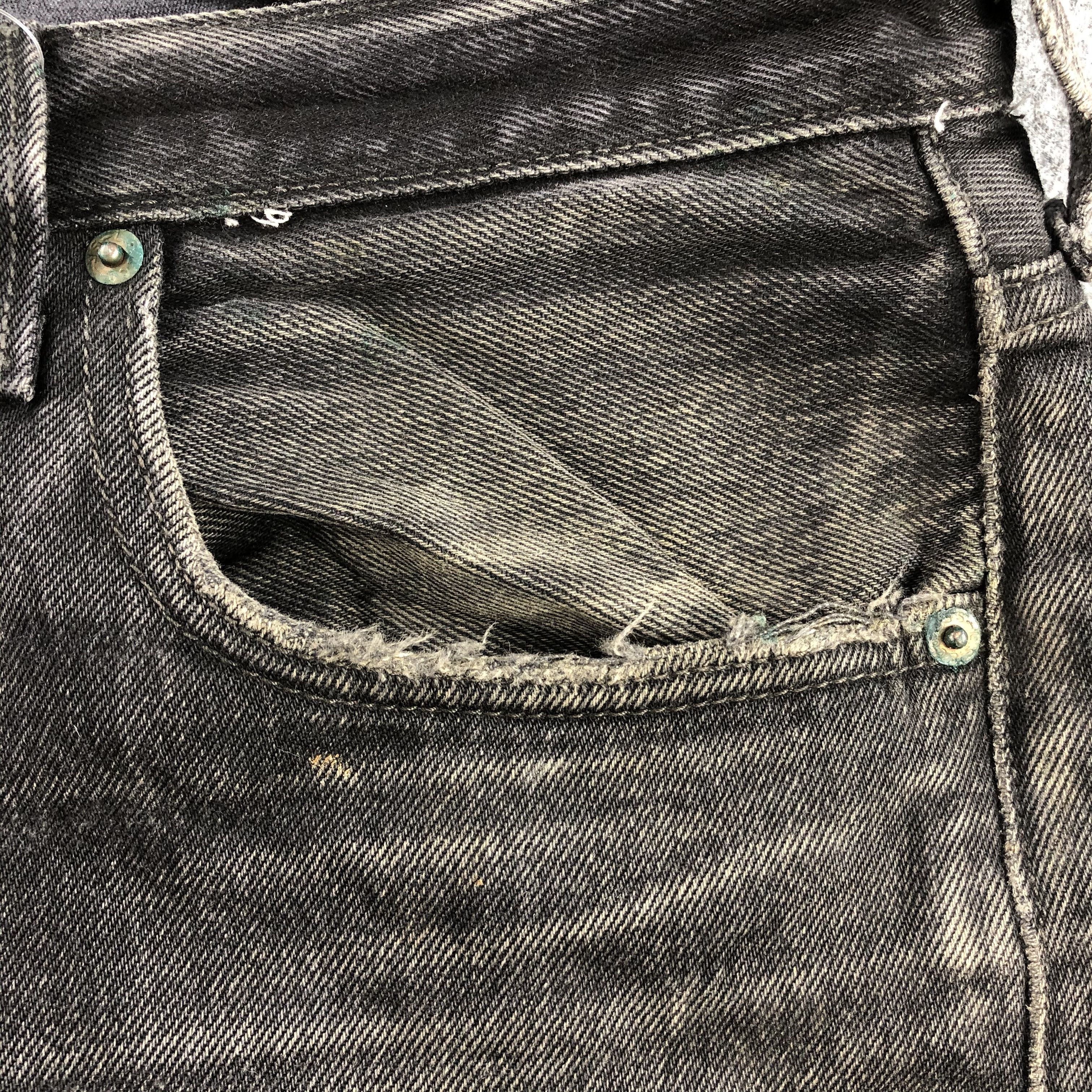 Vintage Ripped Levis 501 Jeans-J1388