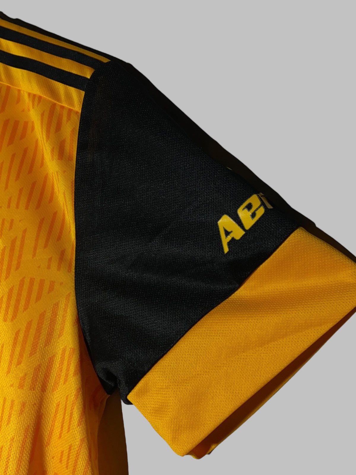 Adidas Adidas FC Wolves Wolverhampton 2020 Home Football Shirt Size US M / EU 48-50 / 2 - 10 Thumbnail