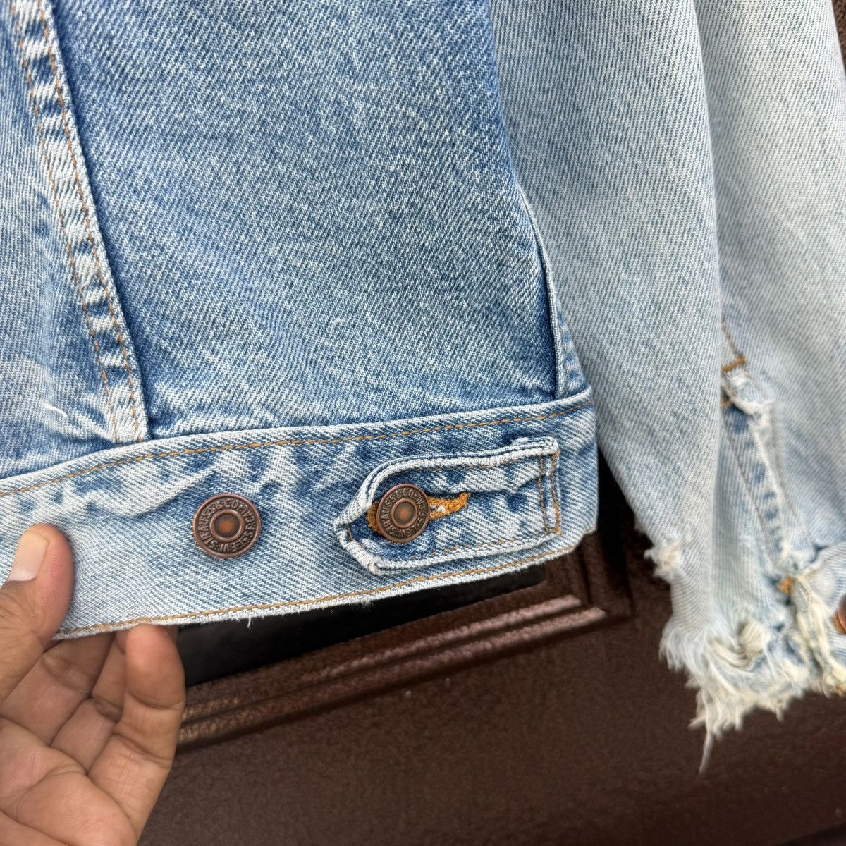 Levi's Vintage Levi’s Distressed Denim Light Wash Grunge Trucker Size US L / EU 52-54 / 3 - 10 Thumbnail