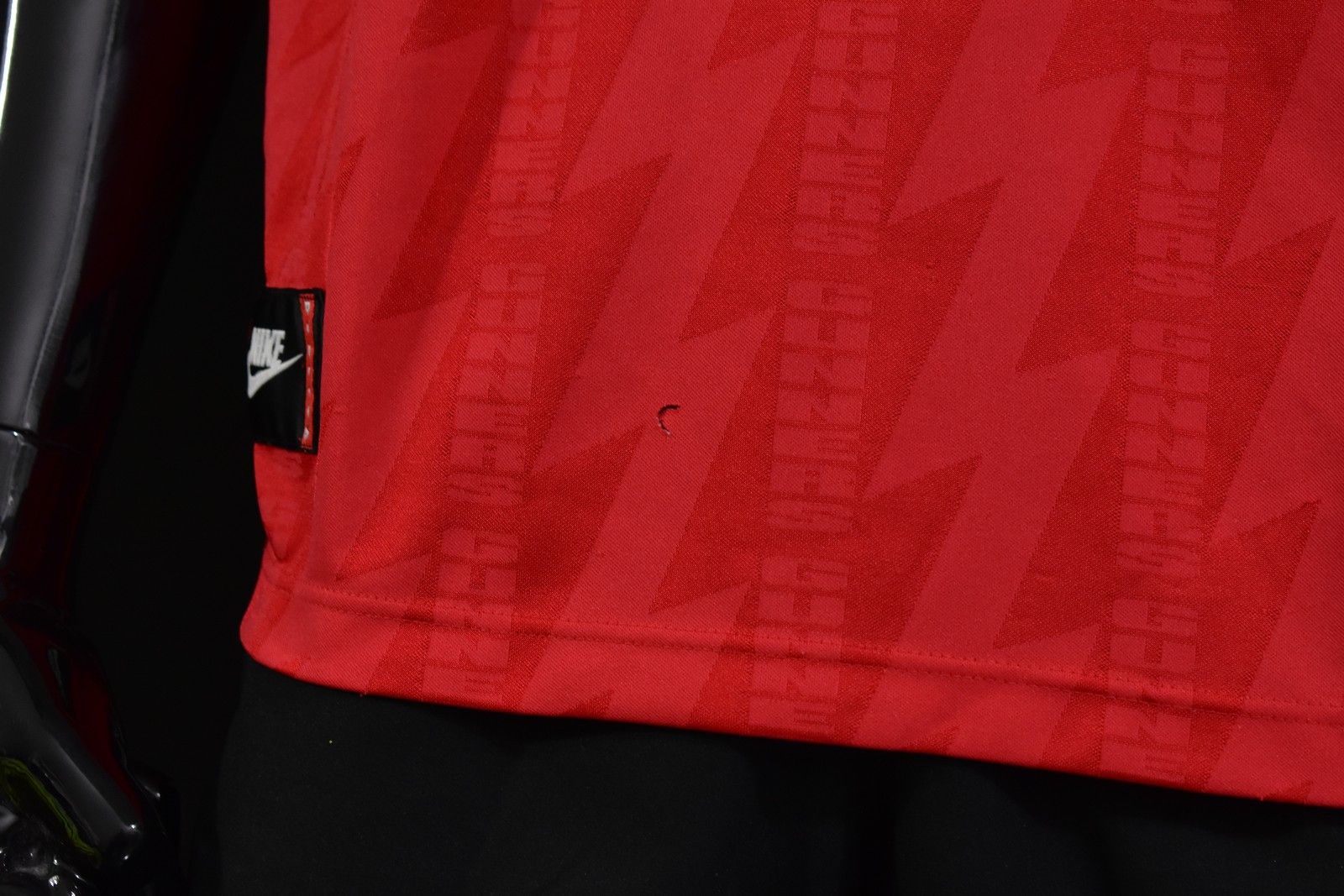 Nike GUNNERS 1995-96 NIKE ARSENAL FC Home Football Shirt (SIZE L) Size US L / EU 52-54 / 3 - 2 Thumbnail