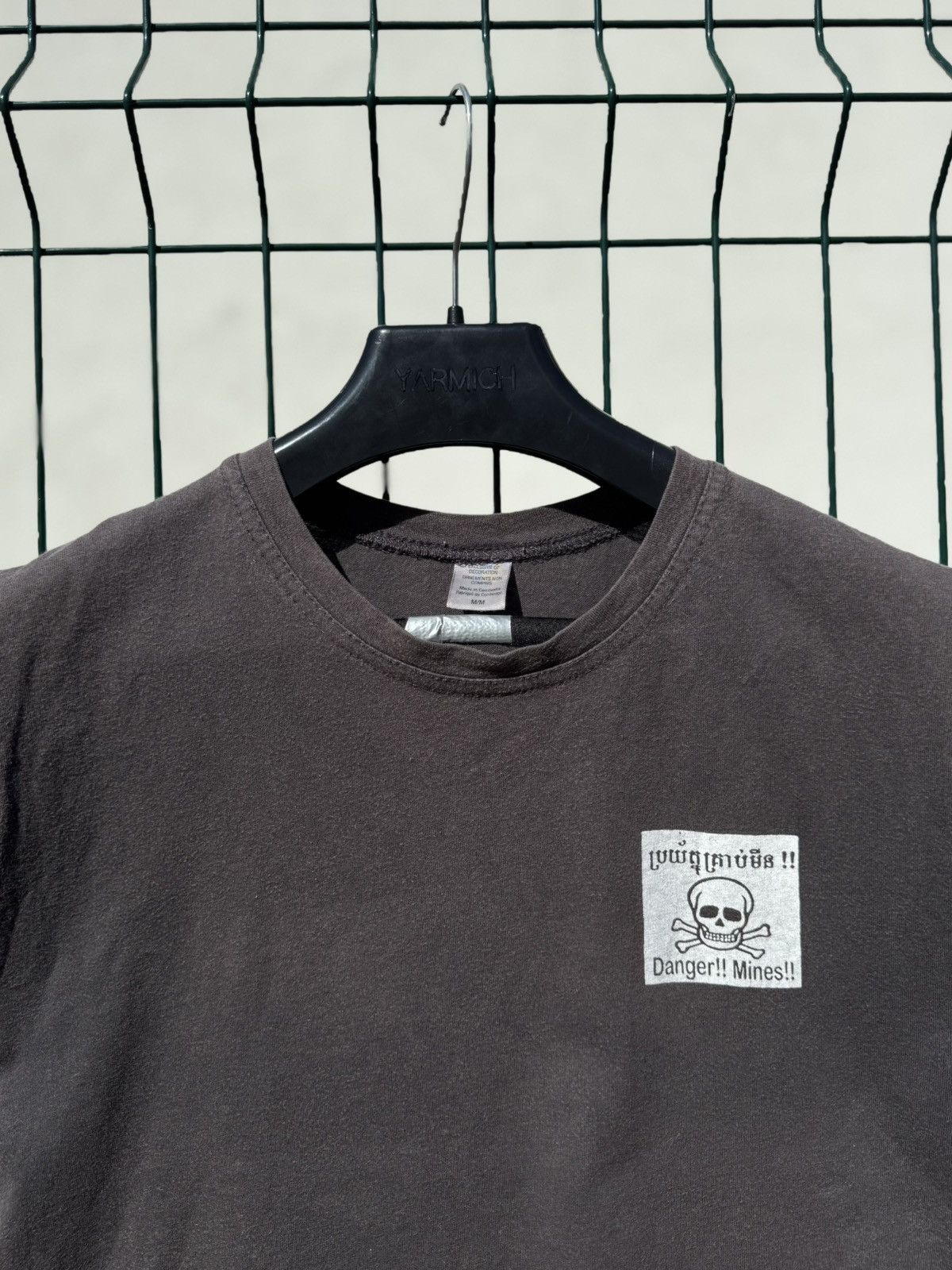Vintage Vintage 90s CAMBODIA Danger Mines Landmines Sleeveless Tee Size US M / EU 48-50 / 2 - 7 Thumbnail