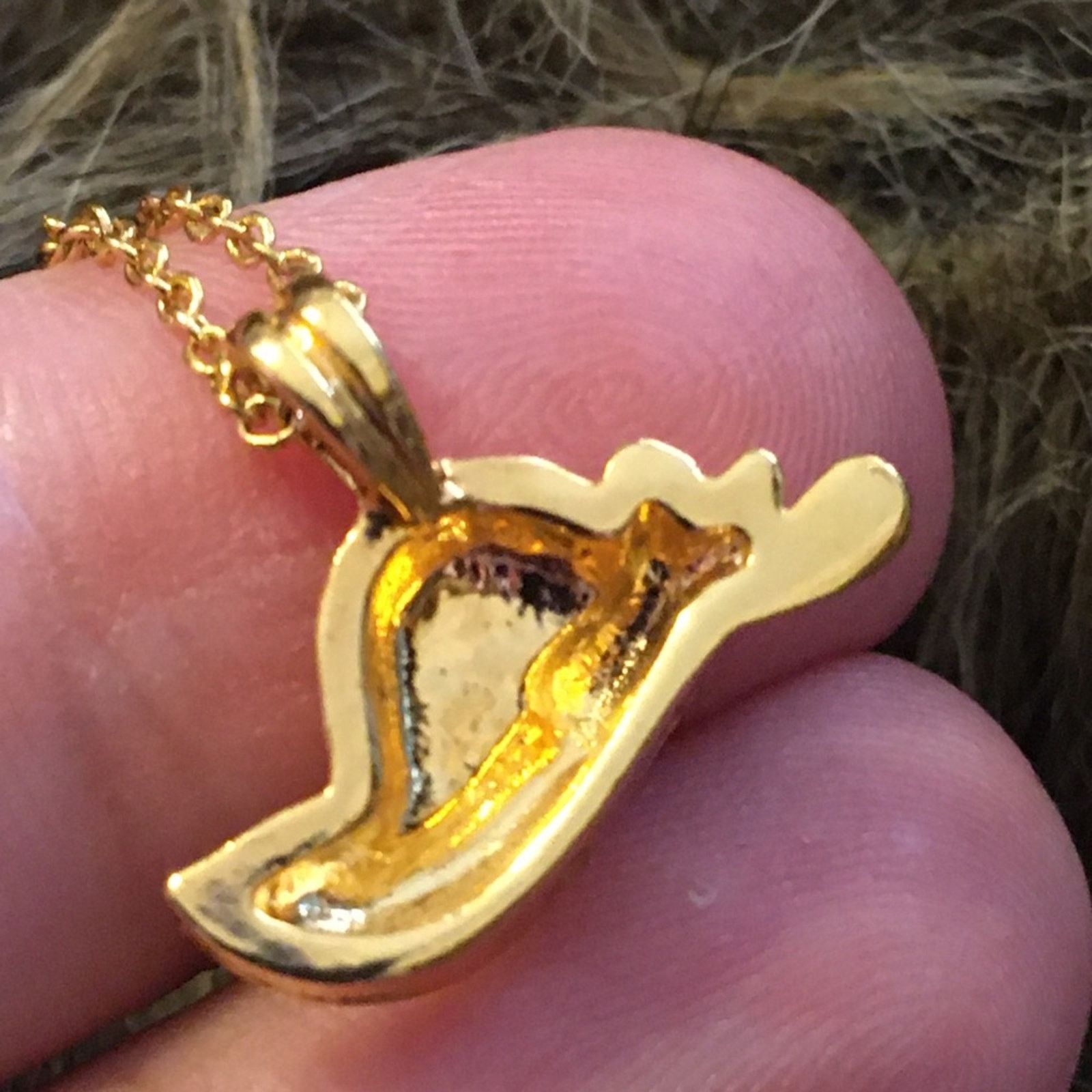 Vintage Vintage 80s pink enamel hat pendant on chain Size ONE SIZE - 8 Thumbnail