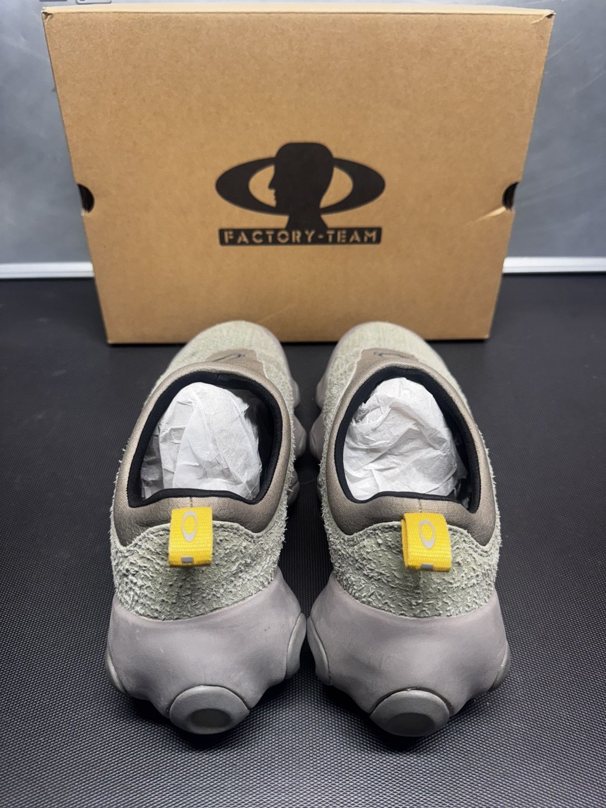 Brain Dead × Oakley Brain dead x oakley factory team flesh Size US 10 / EU 43 - 4 Thumbnail