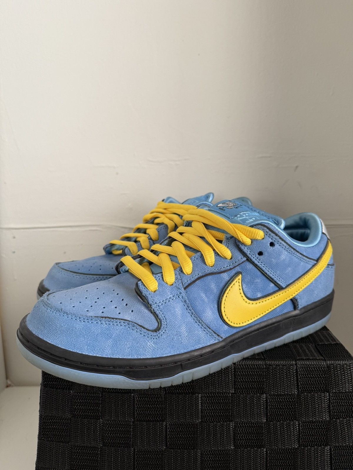 Nike SB Nike SB Dunk Low Powerpuff Girls Bubbles Size US 9.5 / EU 42-43 - 1 Thumbnail