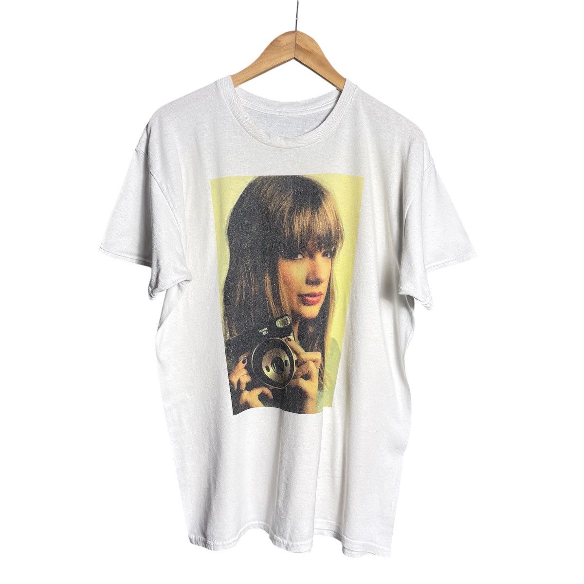 Band Tees Taylor Swift x Fuji Film Photo Graphic T-Shirt / Band Tee Size US L / EU 52-54 / 3 - 1 Thumbnail