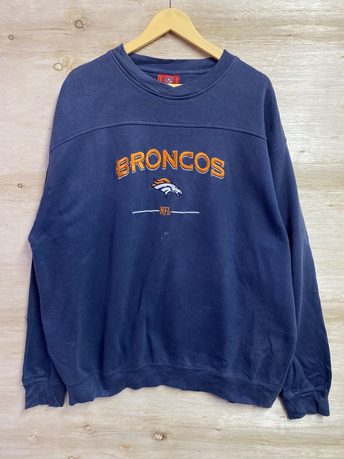 NFL vintage NFL Denver Broncos embroidered crewneck sweatshirt Size US XL / EU 56 / 4 - 1 Thumbnail