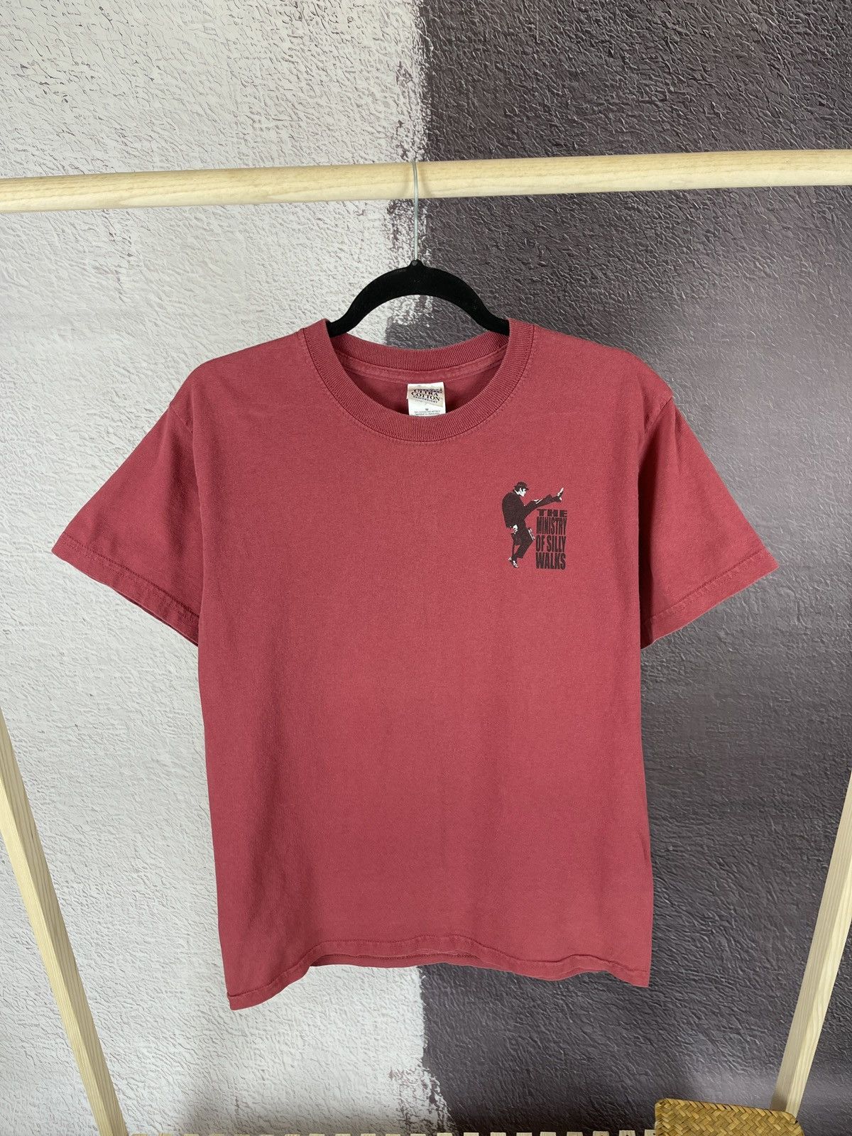 Vintage Vintage 2001 THE MINISTRY OF SILLY WALKS comedy tv show Size US M / EU 48-50 / 2 - 1 Thumbnail