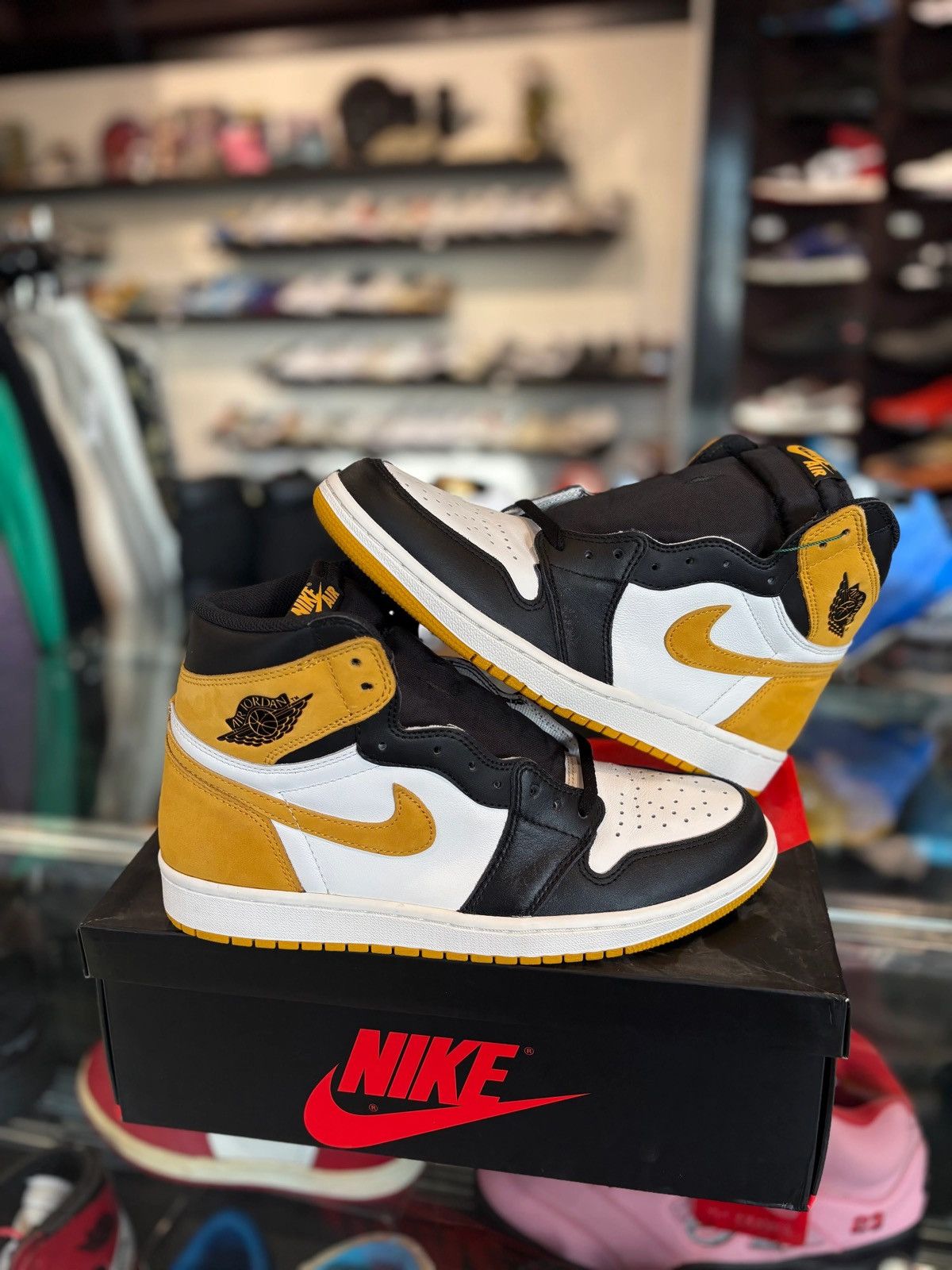 Jordan Brand Jordan 1 Retro Yellow Ochre DS OG Size 10 Size US 10 / EU 43 - 1 Thumbnail