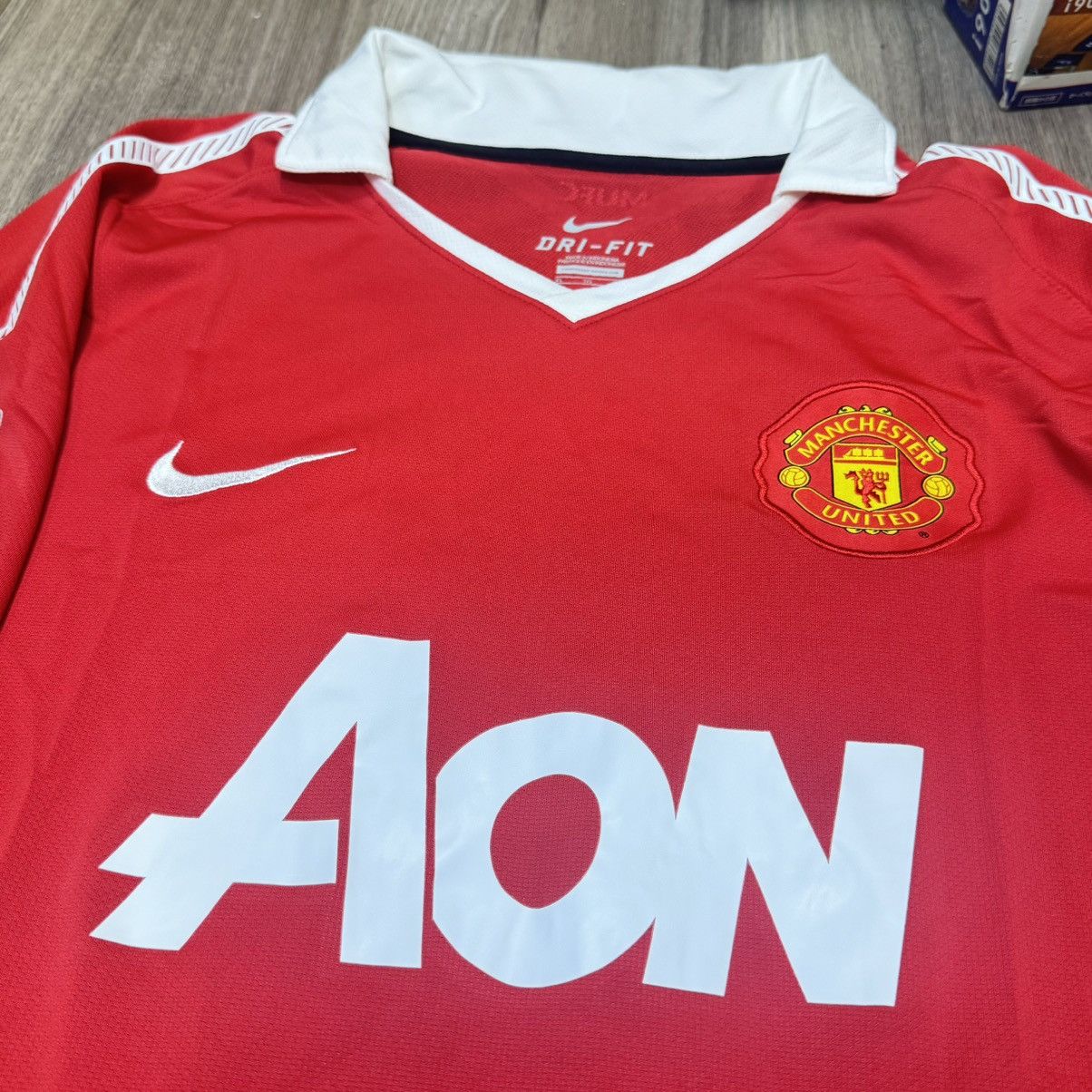 Nike Manchester United 10/11 home shirt #11 Giggs Size US XL / EU 56 / 4 - 3 Thumbnail