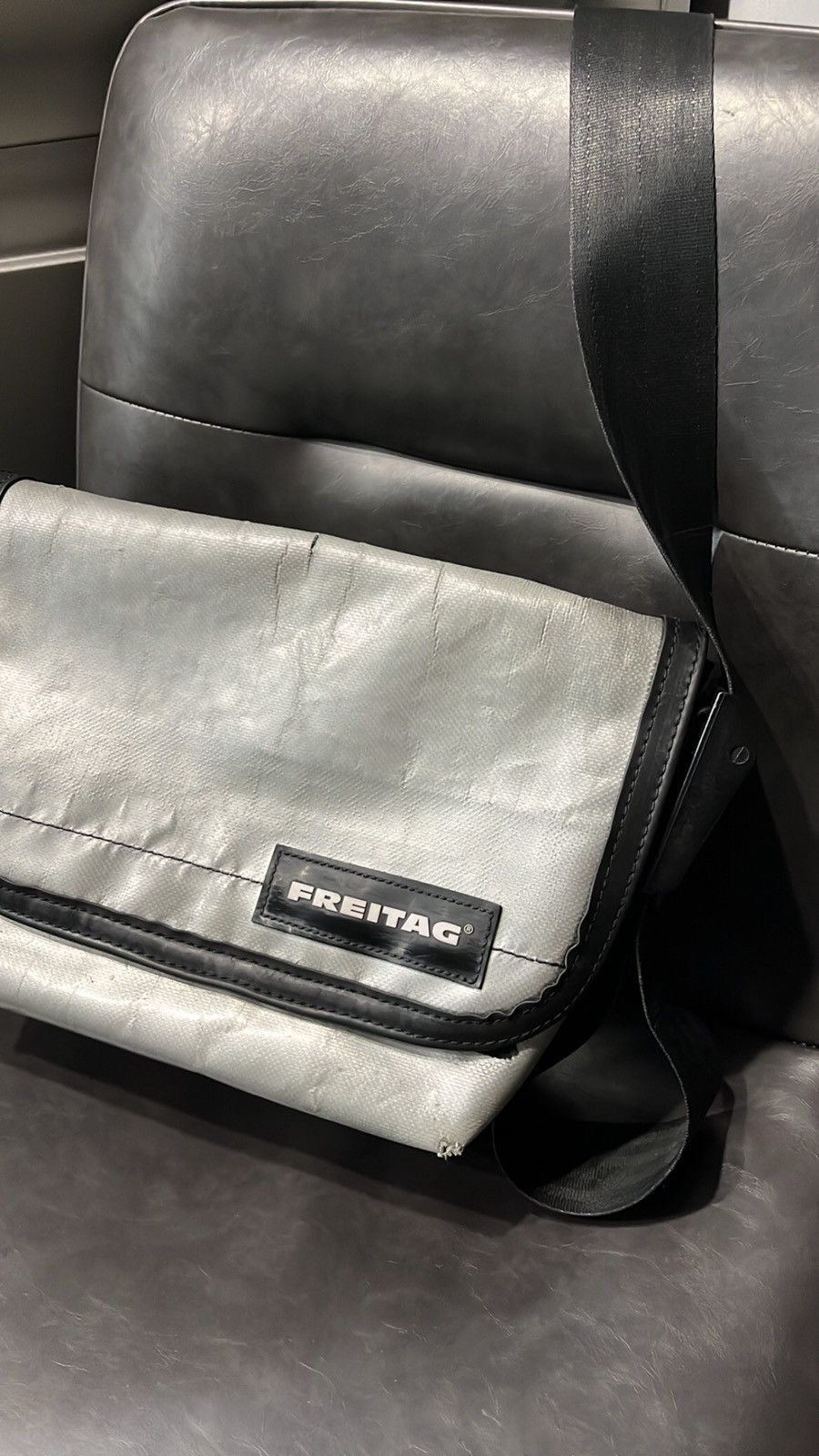 Freitag × Vintage Rare vintage Freitag silver bag Size ONE SIZE - 4 Thumbnail