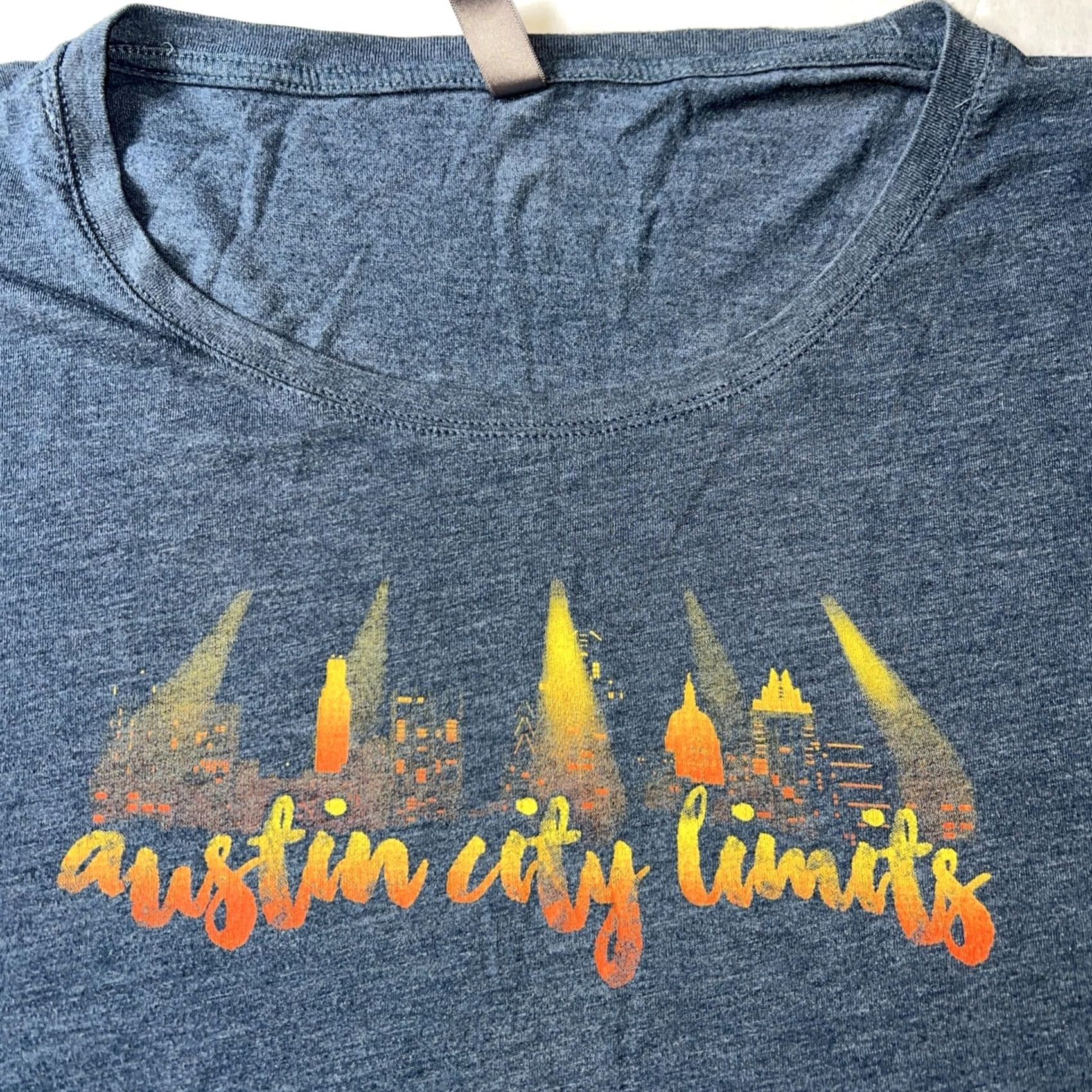 Next Level VINTAGE Austin City Limits Shirt Women’s Small Gray Graphical Rock Look Next Level Shirt Womens Small Gray ACL Texas State Outline Decade Unknown Size S / US 4 / IT 40 - 2 Thumbnail