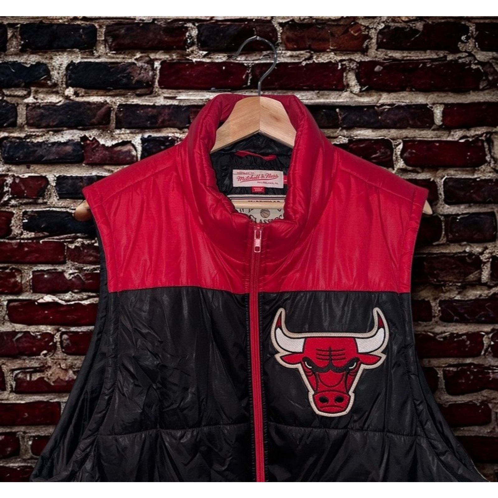 Mitchell & Ness Chicago Bulls Mitchell & Ness Hardwood Classics Vest Sz L Size US L / EU 52-54 / 3 - 3 Thumbnail