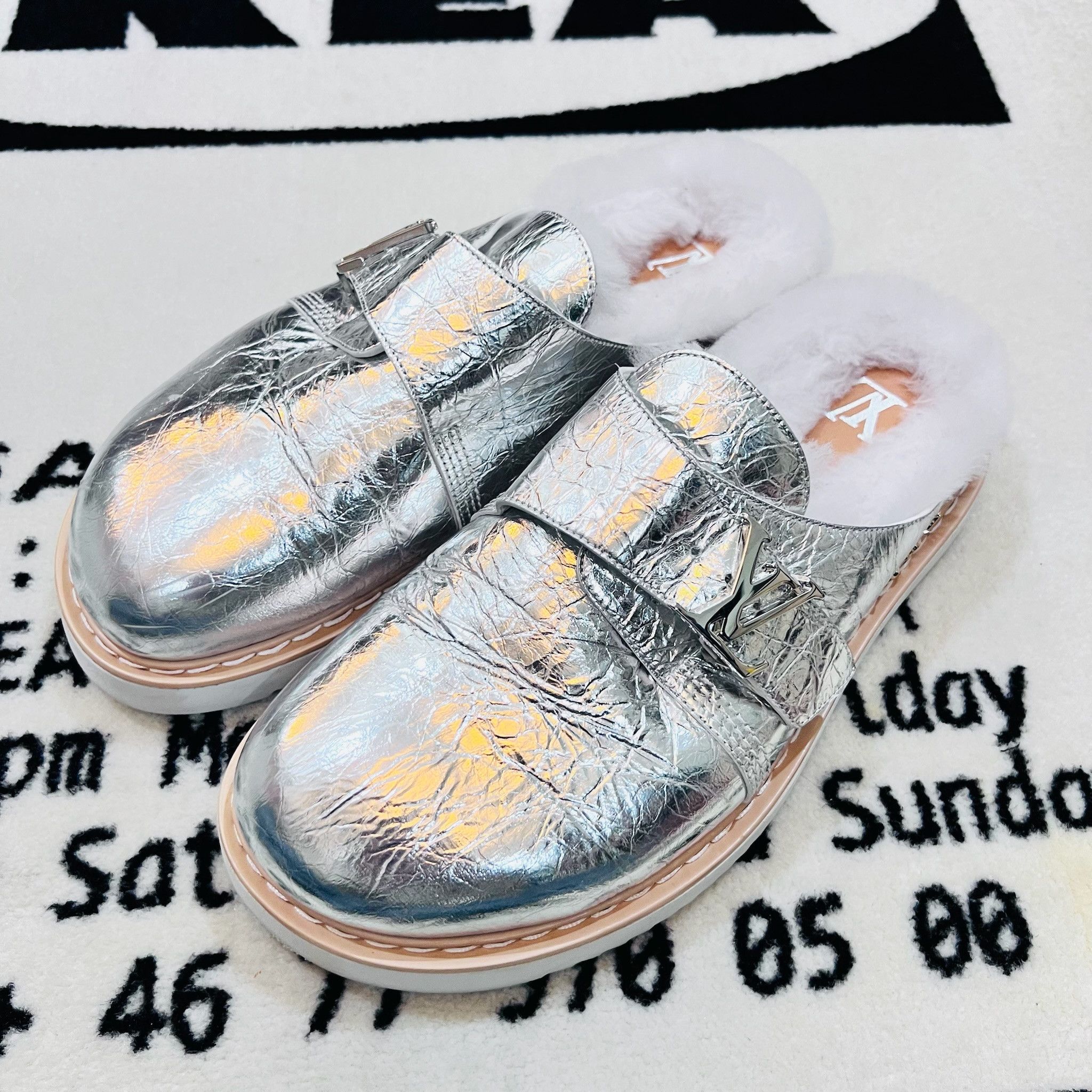 Louis Vuitton Louis Vuitton Easy Mule Fur Shearling Leather Slip On Sandal Size US 8 / EU 41 - 1 Thumbnail