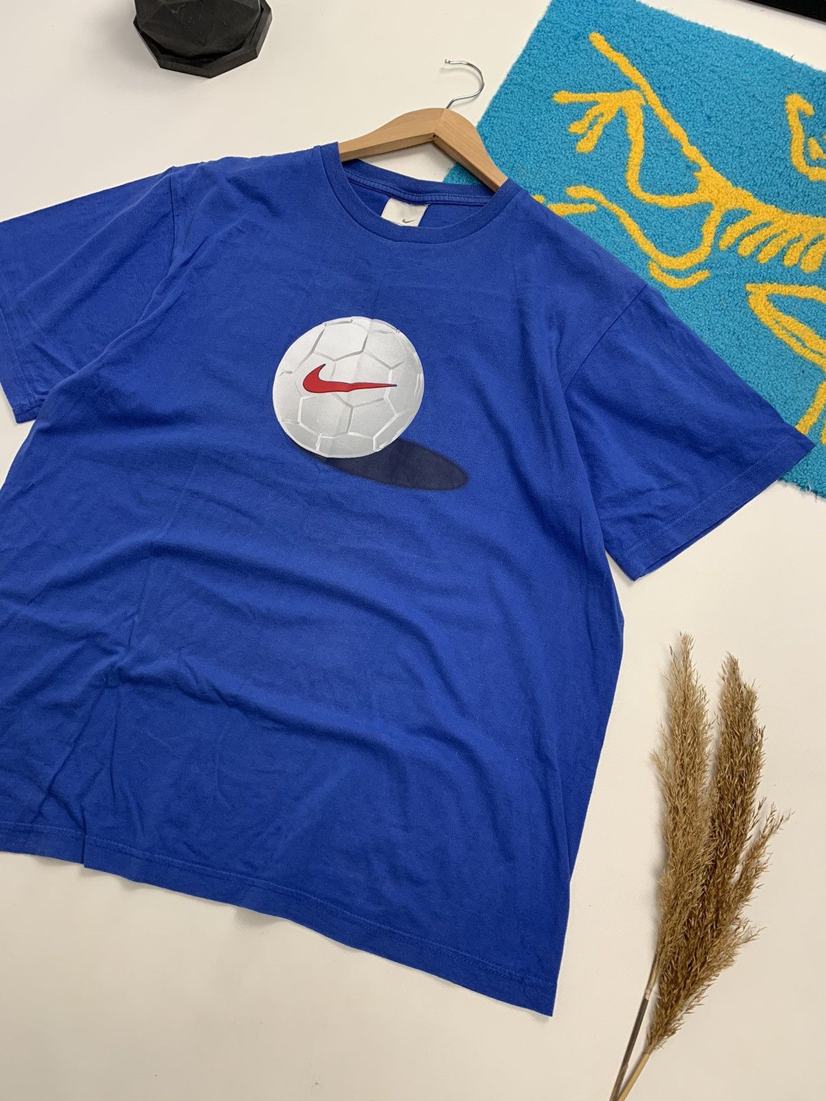 Nike × Vintage Vintage 90’s Nike Football Ball Print T-Shirt Size US L / EU 52-54 / 3 - 2 Thumbnail