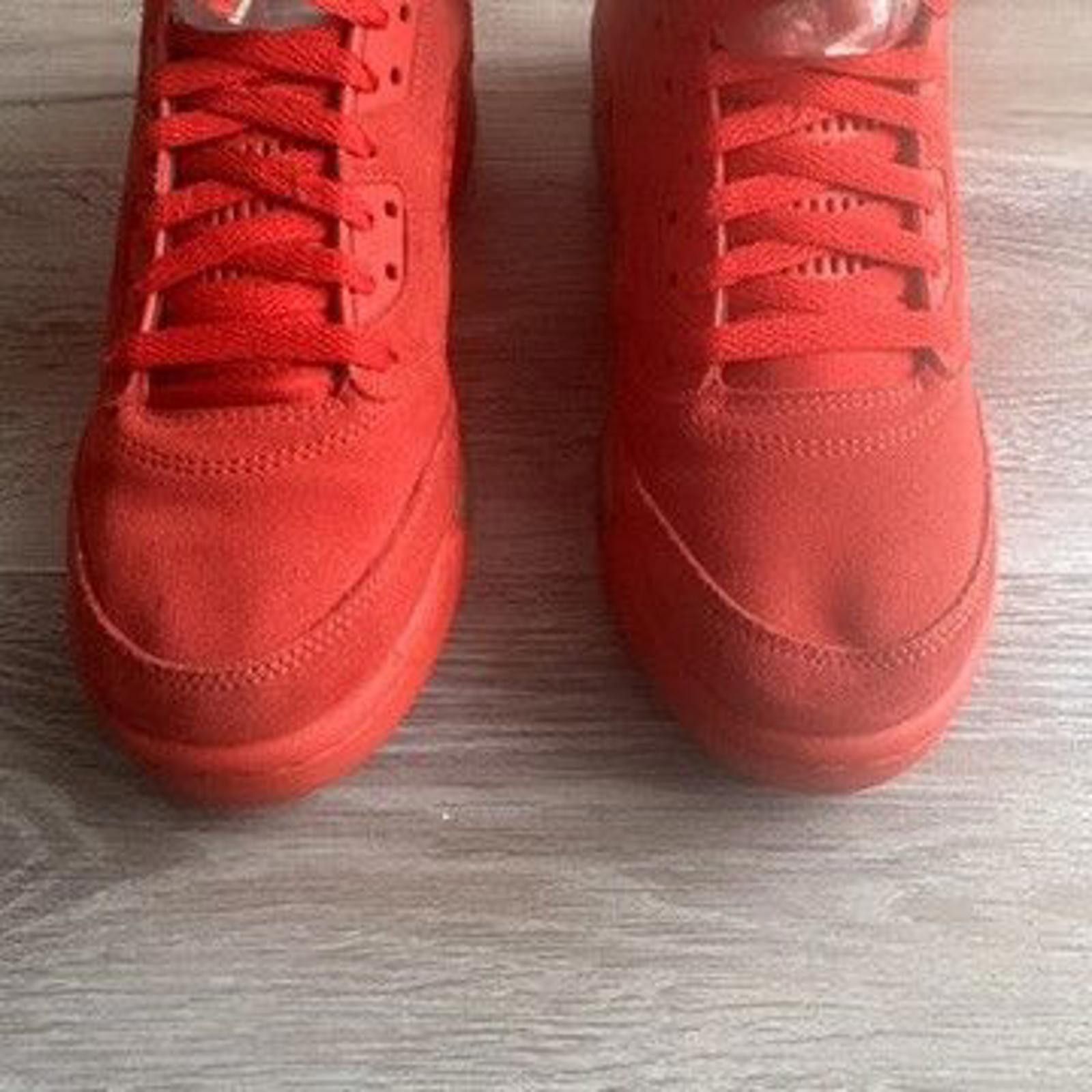 Nike NIKE • JORDAN 5 Retro GS "Red Suede" (7M) Size US 7 / EU 40 - 7 Thumbnail