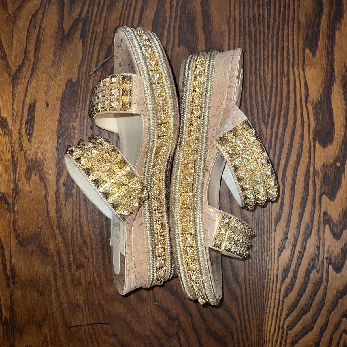 Christian Louboutin Christian Louboutin Myriadiam flat sandals in a gold Size US 9 / IT 39 - 2 Thumbnail