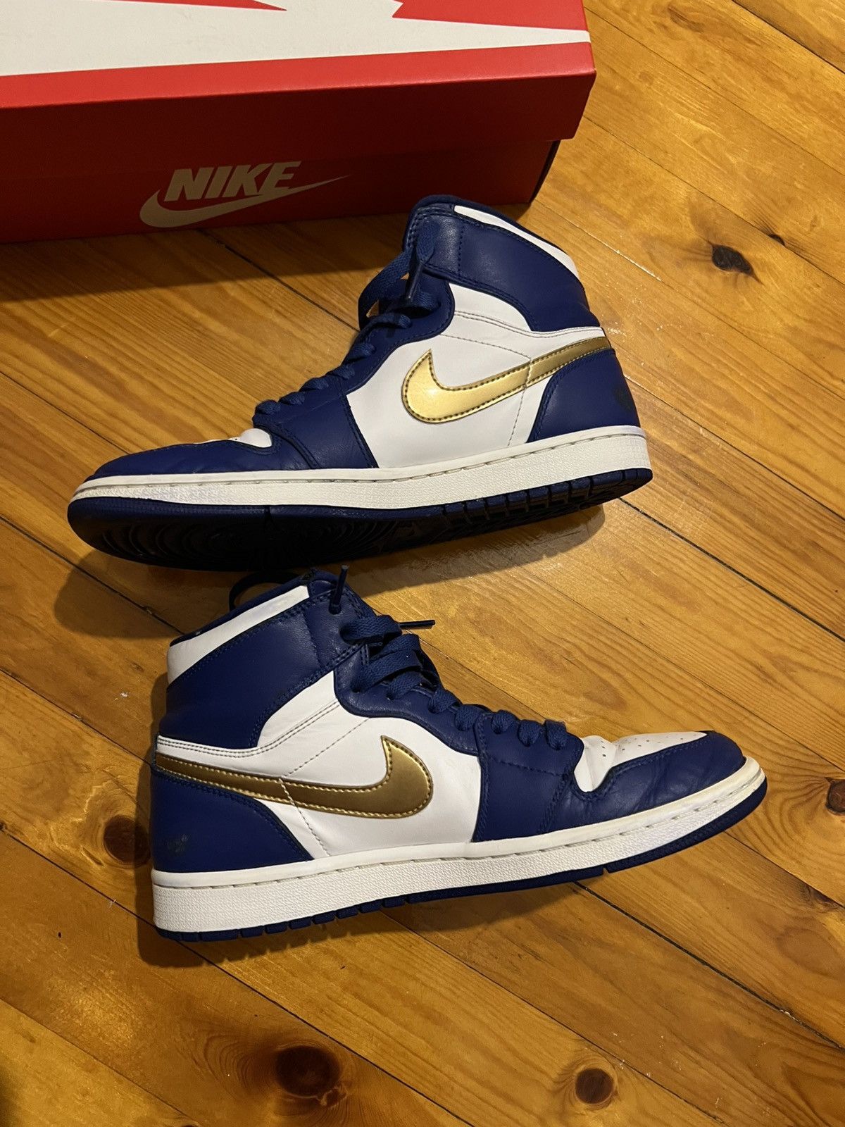 Jordan Brand × Nike Rare Nike Air Jordan 1 High Retro Gold Medal Size US 8 / EU 41 - 6 Thumbnail