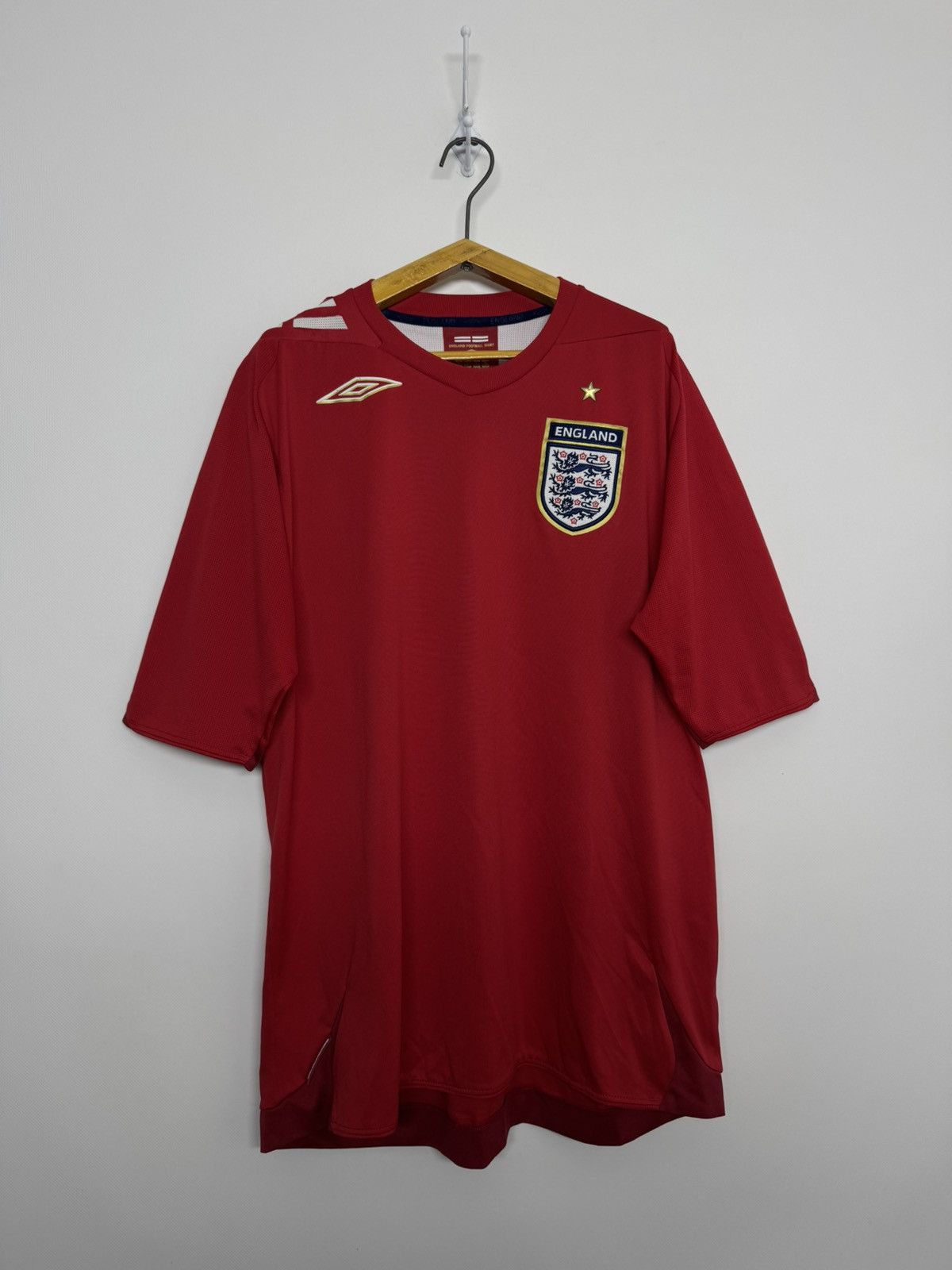 Umbro 2006 2008 England National Umbro Vintage Home Soccer Jersey Size US L / EU 52-54 / 3 - 4 Thumbnail