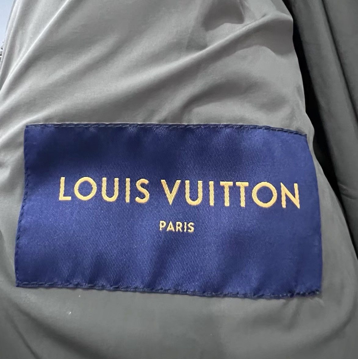Louis Vuitton Louis Vuitton Monogram Embossed Hooded Down Jacket J41 Size US M / EU 48-50 / 2 - 4 Thumbnail