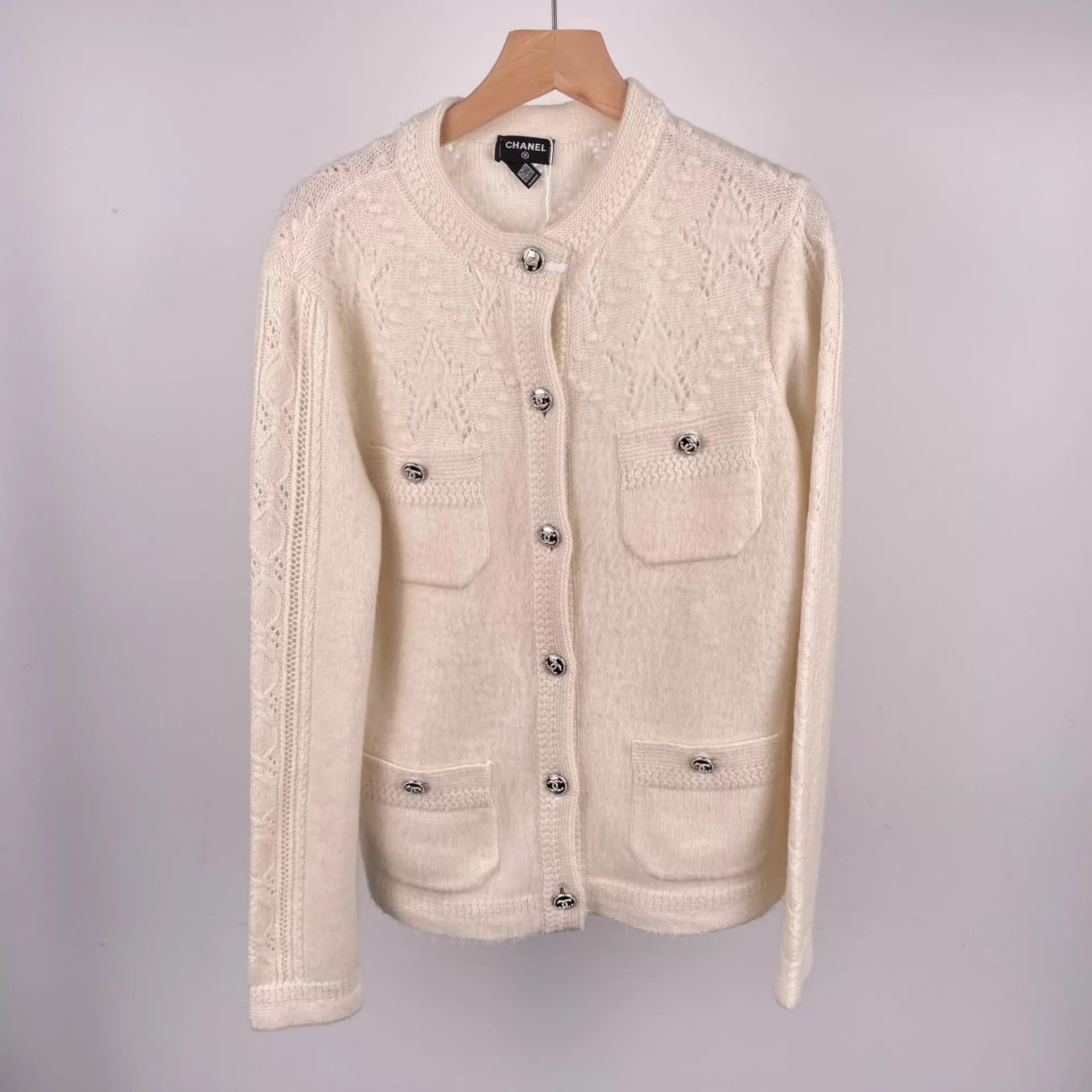 Chanel Chanel 23N Ski 34 White Cashmere 4-Pocket Cardigan Size XS / US 0-2 / IT 36-38 - 1 Thumbnail
