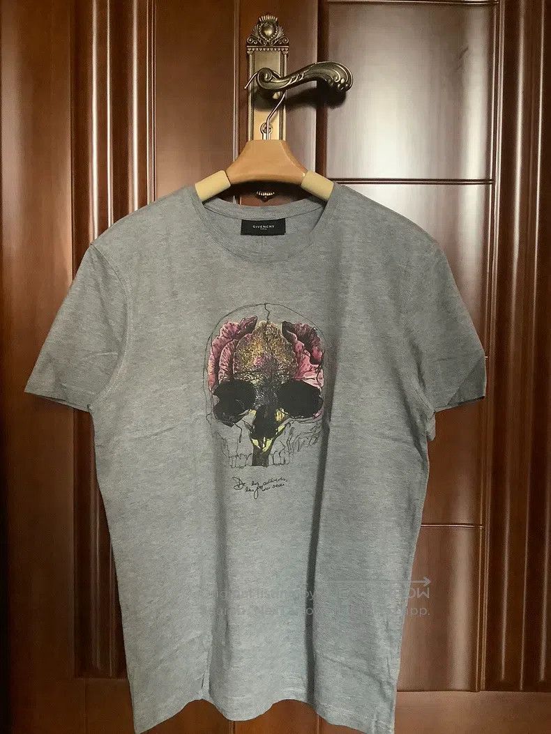 Givenchy Givenchy Short Sleeve T-Shirt, Size L Size US L / EU 52-54 / 3 - 1 Thumbnail