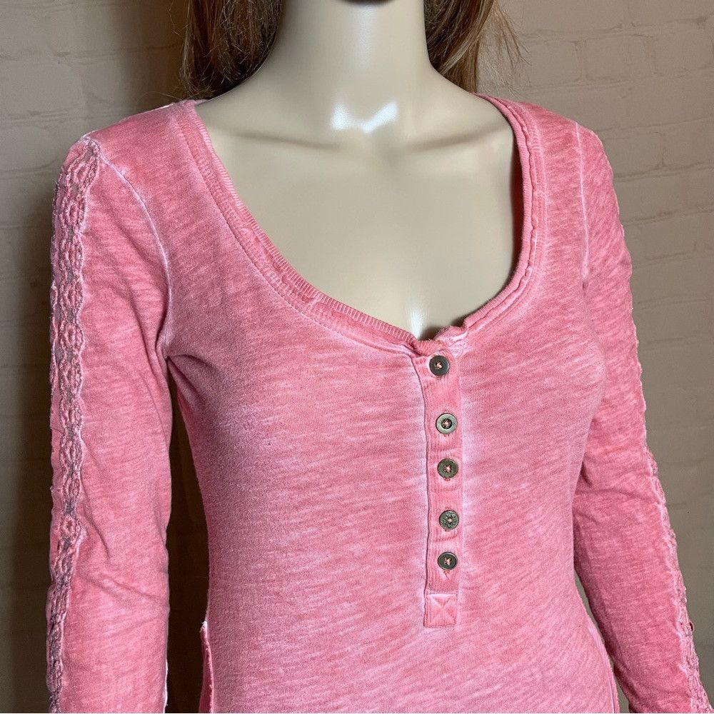 Free People Free People Shell Stitch Long Sleeve Coral Pink Henley Size Size XS / US 0-2 / IT 36-38 - 3 Thumbnail