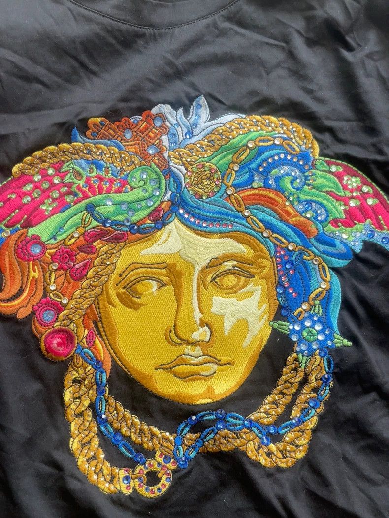 Versace Versace Medusa embroidered T-shirt Size US L / EU 52-54 / 3 - 6 Thumbnail