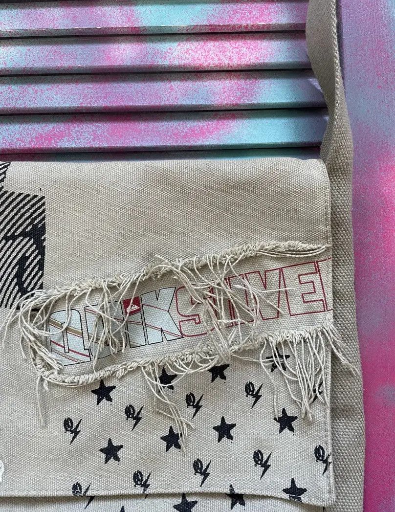 Japanese Brand Vintage 00s Quiksilver Military Harajuku Style Messenger Bag Size ONE SIZE - 2 Thumbnail