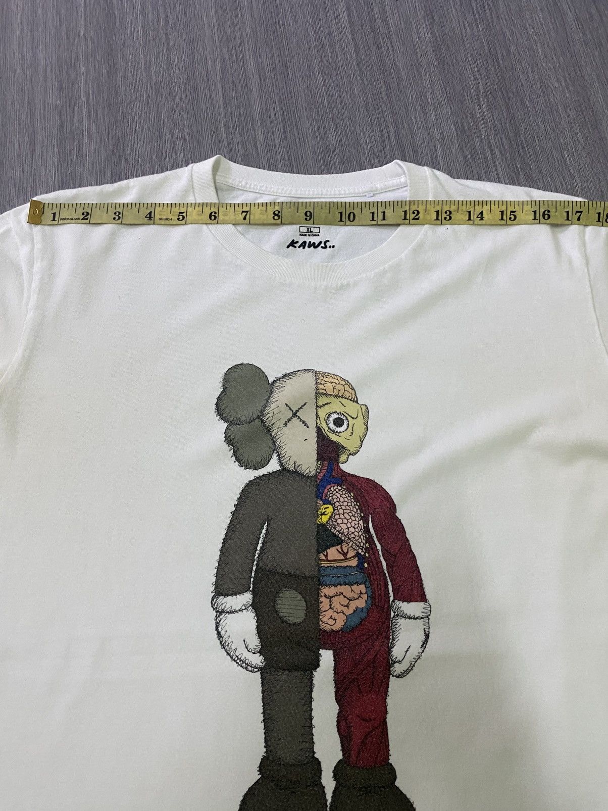 Kaws × Uniqlo Uniqlo X Kaws Size US XL / EU 56 / 4 - 12 Thumbnail
